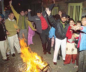Ludhianvis celebrate Lohri