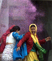 Bangladeshi opposition activists run for shelter