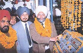 Mr Gurbinder Singh Atwal, Parliamentary Secretary, Cooperation, inaugurates the physical refinery at Markfed Vanaspati Plant in Khanna