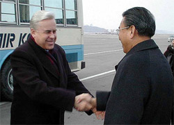 Russian envoy Alexander Losyukov is welcomed by North Korean Vice Foreign Minister Kung Sok-ung