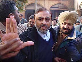 r Parveen Kumar Sareen, prime accused in the kidney scam, talks to mediapersons