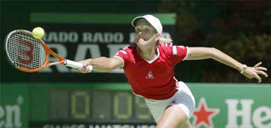 Justine Henin-Hardenne of Belgium stretches for a return during her match against Lindsay Davenport of the USA 