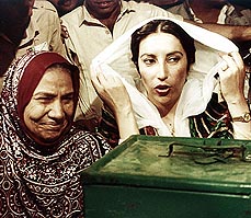 Shireen Amir Begum, wife of executed Prime Minister Zulfikar Ali Bhutto, died of a heart failure at the age of 80 in Karachi