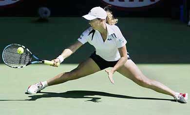 Kim Clijsters of Belgium does the splits to make return to Serena Williams