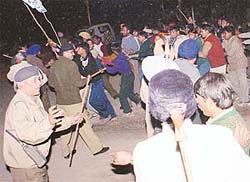 The police stops agitators of Kishangarh village