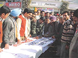 Mr Manjit Singh Rai, president, Bharatiya Janata Yuva Morcha, Punjab, inaugurates the party�s signature campaign against terrorism