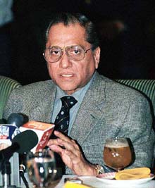 BCCI president Jagmohan Dalmiya at a press conference after a meeting with the team management 