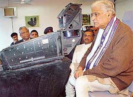 Union Minister for Human Resource Development, Science and Technology and Ocean Development Murli Manohar Joshi inspects the head-up display machine for Light Combat Aircraft at the CSIO in Chandigarh