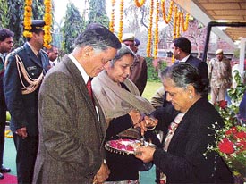 Uttaranchal Governor Sudarshan Agarwal and his wife Usha being welcomed by his elder sister, Mrs Ravi Bhushan