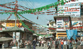 Ghumarwin, an important town on the Bilaspur-Hamirpur highway, is witnessing a flag war