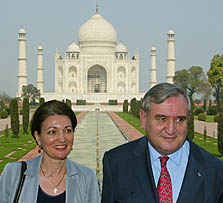 French Prime Minister Jean-Pierre Raffarin and his wife Anne-Marie pose for photographers in front of the historic Taj Mahal in Agra 