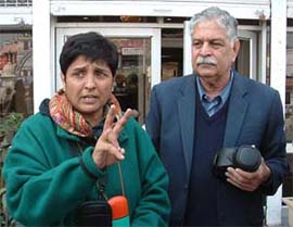 Dr Kiran Bedi talks to media persons during his visit at Amritsar