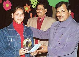 Mr Rajbir Singh, Assistant Secretary CBSE Regional Office, honours Sandeep Sayal at the annual function of Pandit Mohan Lal SD Public School, Sector 32