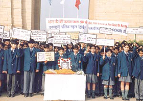 Students of Vansathali Public School, Madhu Vihar, paying homage to Kalpana Chawla 