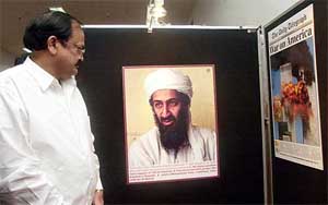 BJP President M. Venkaiah Naidu visits a photo exhibition