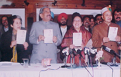 Ms Vidya Stokes, Mr R.K. Dhawan, Ms Mohsina Kidwai and Mr Virbhadra Singh release the Congress manifesto 