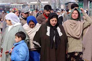 Kashmiri Muslims head for mosques and shrines to offer prayers 