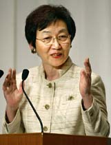 Japanese Foreign Minister Yoriko Kawaguchi, chairperson of the World Trade Organisation talks, speaks at a news conference