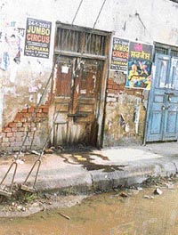 The house of Pritam Kaur in Bharat Nagar Chowk area has become a pee hole