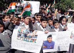 Schoolchildren wish best of luck to the Indian cricket team
