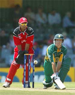 Boeta Dippenaar of South Africa scoops the ball 
