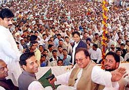 Film-star-turned-politician Sunil Dutt at a "Swabhiman Rally" organised by the Indian Youth Congress at Pehowa