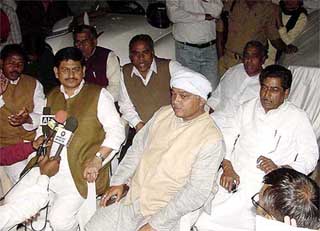 Lalchand Mahto, Baccha Singh, Madhu Singh, Ramesh Singh Munda, Jaleshwar Matho, Samta Party leader Lalan Singh and JD (U) state chief Goutam Sagar Rana