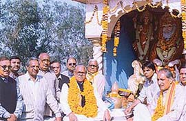 Functionaries of the Punjab Aggarwal Sammelan led by the state president of the body, Mr Amrit Lal Aggarwal, at the arrival of the Aggar Chetna and Sadbhavna Rath Yatra in Ludhiana