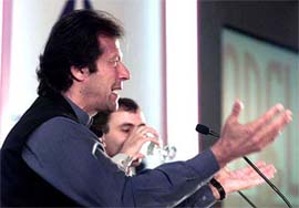 Former Pakistan cricket captain-turned-politician Imran Khan and former Minister of State for External Affairs Omar Abdullah