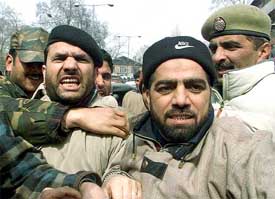 The police detains Kashmiri activists