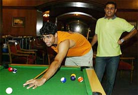 India's Ashish Nehra and Virender Sehwag play pool 