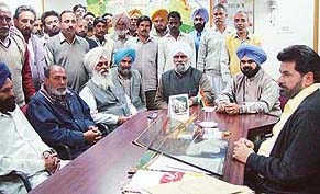 Milkmen urge Mayor Subhash Chawla and Senior Deputy Mayor Kuldeep Singh in Chandigarh to extend the date (March 7) for shifting the business of cattle-rearing in the city