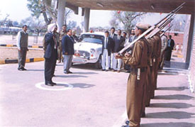 Verender Singh being given Guard of Honour at Charkhi Dadri