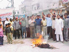 Activists of the All-India Anti-Terrorist Front burn an effigy of �terrorism�