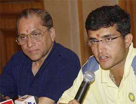 Jagmohan Dalmiya and Saurav Ganguly address a Press conference in Mumbai 