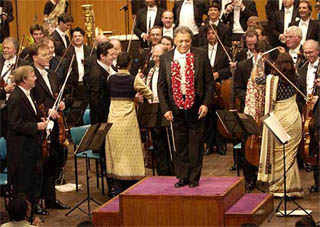 Maestro Zubin Mehta conducts the Vienna philharmonic orchestra