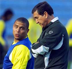 Brazilian player Ronaldo Lima  talks to coach Carlos Parreira  during a training session
