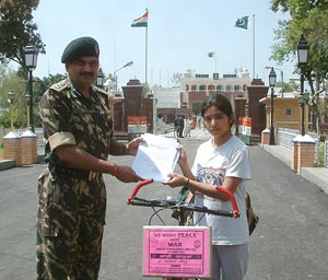 Supam Sandhu, who is on an anti-war mission, presents a memorandum to BSF Commandant D.K Sharma