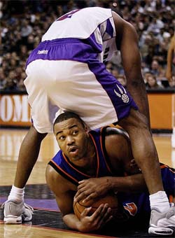 New York Knicks forward Othella Harrington looks for a jump ball call