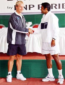 Leander peas shakes hands with New Zealand�s Mark Nelsen 