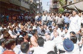 The Minister of State for Printing and Stationery, Mr Rakesh Pandey, addresses hosiery manufacturers