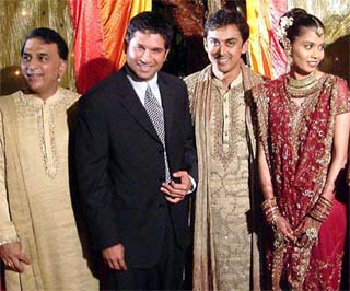 Rohan Gavaskar and his bride Swati, flanked by Sachin Tendulkar and Sunil Gavaskar