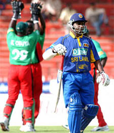 Kenyan players celebrate the dismissal of Sri Lankan captain Sanath Jayasuriya 