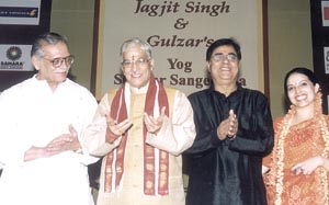 Noted lyricist Gulzar, Union Minister Murli Manohar Joshi, Jagjit Singh and Nivedita Joshi at Yog Sur Aur Sangeet Ka