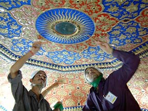 Gilding of the Golden Temple interiors in progress 