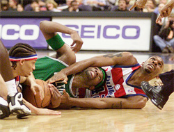 Washington Wizards' Tyronn Lue and Jerry Stackhouse tussle with Boston Celtics' Walter McCarty for a loose ball