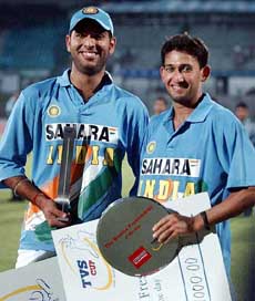 Yuvraj Singh and Ajit Agarkar pose for photographers after being awarded for their outstanding performances 