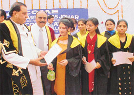 Mr Harnam Dass Johar, Minister of Higher Education and Language, interacts with young graduates of SDP College