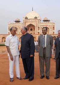 Union Tourism Minister Jagmohan and Muslim spiritual leader of the Ismaili sect Aga Khan visit  the renovated gardens of Emperor Humayun's tomb