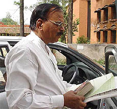 Former Haryana DGP S.P.S. Rathore in front of the CBI court